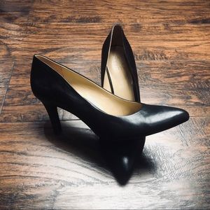Naturalizer Evie Black Leather Pump